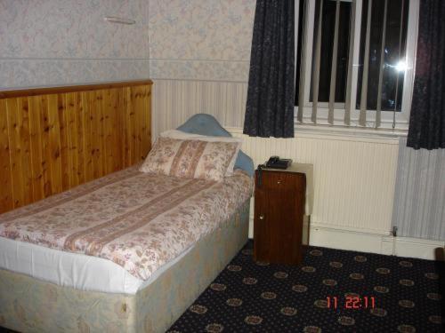 Victoria Park Hotel Manchester Room photo