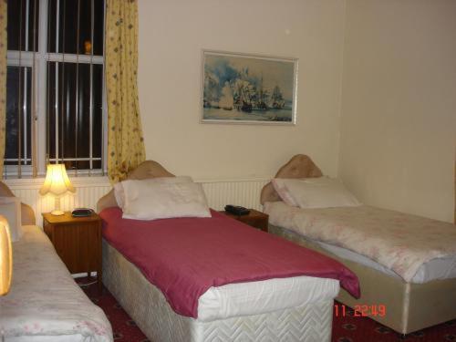 Victoria Park Hotel Manchester Room photo